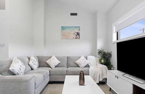Redhead Casa | Beachside spacious home w/ 8 BR