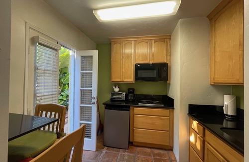 Santa Ana Heights Apartamento | Beachside Studio suites with kitchenette