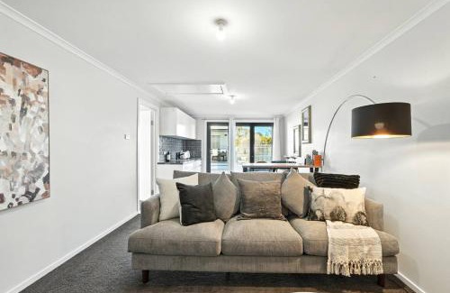 Seven Mile Beach Casa | Beachside Studio Retreat
