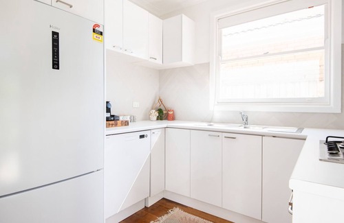 Parkdale Casa | Beachside Vibes 2 min stroll to Parkdale Beach