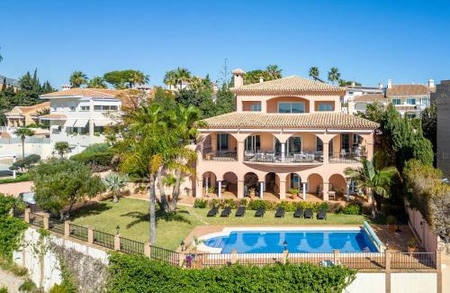 Torrequebrada Villa | Beachside villa with panoramic sea views