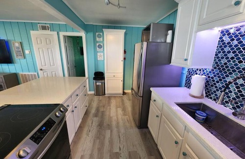 Acapulco Village Casa | Beachview Beauty steps to the beach in West G Town