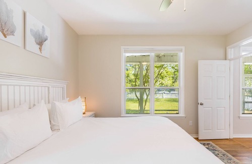 Gulfview Heights Cabaña | Beachwave Bungalow by Avantstay Pet Friendly, Close to Beach!