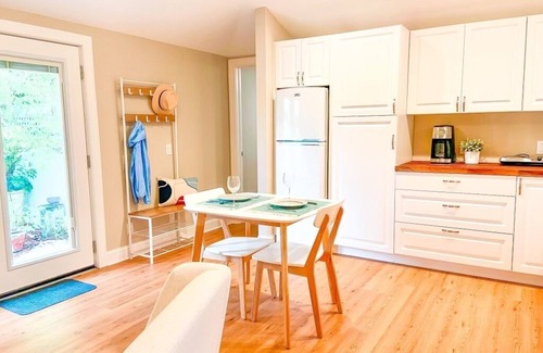 Belle Vista Cabaña | Beachy 1BDR/1BA: Walk to Beach, w/Parking!