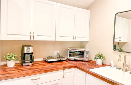 Belle Vista Cabaña | Beachy 1BDR/1BA: Walk to Beach, w/Parking!