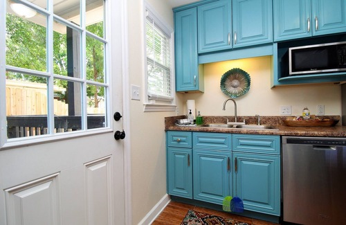 Navy Point Casa | Beachy Bungalow for Family Fun! Walk to local Beach!