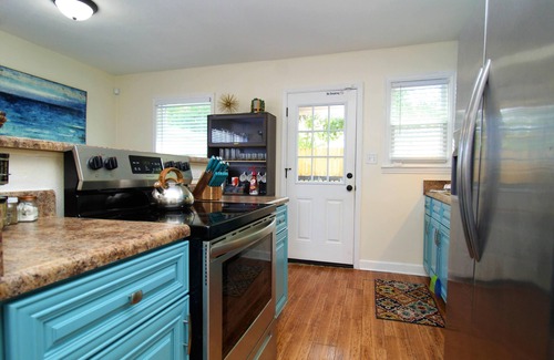 Navy Point Casa | Beachy Bungalow for Family Fun! Walk to local Beach!