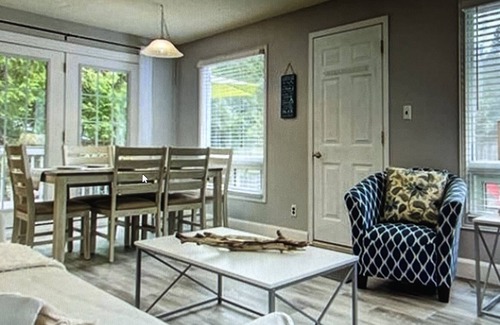 Sauble Beach Casa | Beachy Chic- Completely renovated-Steps from Beach