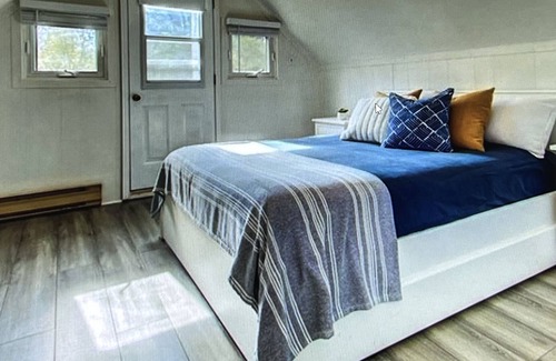 Sauble Beach Casa | Beachy Chic- Completely renovated-Steps from Beach