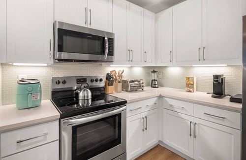 Rural Estates Apartamento | Beachy Escape: 2BR/2BA w./ Pool, Gym, and Theater