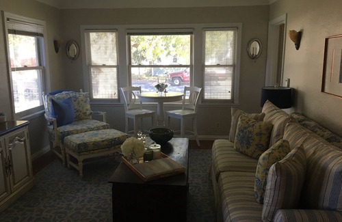 Napa Casa | Beachy feel with easy downtown access - 31 day minimum