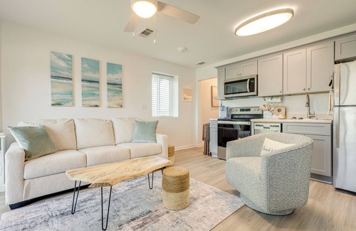 Fort Morgan Apartamento | Beachy Gulf Shores Condo w/ Pool, Walk to Shore!