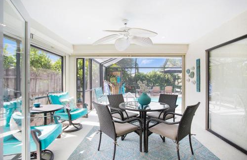 Naples Park Casa | Beachy Haven 3 bed 2Bath Heated Pool Tiki Bar Sleep 6