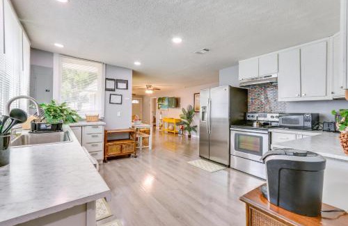 Northwest Quadrant Casa | Beachy Home in Heart of Beaufort with Pool Access