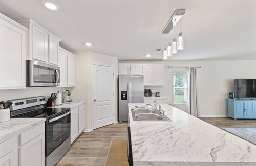 Indian Trails Casa | Beachy Keen Retreat | Palm Coast | Close To Golf & Beach | Dog Friendly Fenced Yard | Garage Access