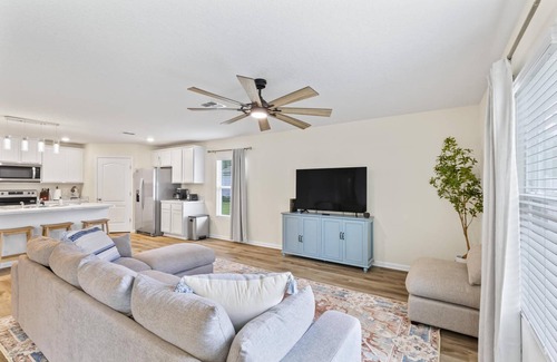 Indian Trails Casa | Beachy Keen Retreat | Palm Coast | Close To Golf & Beach | Dog Friendly Fenced Yard | Garage Access