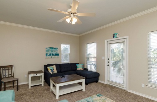Corpus Christi Casa | Beachy Keen TBE201K-Alluring 3-Story Townhome W/ Amazing Pool