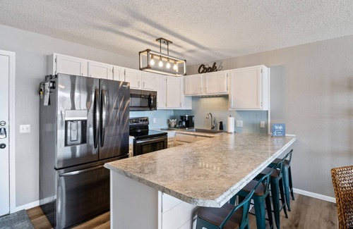 Osage Beach Condominio | Beachy Lakefront - Covered Patio - Putting Green - No Stairs/Easy Access - Kg Bd