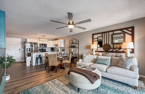 Osage Beach Condominio | Beachy Lakefront - Covered Patio - Putting Green - No Stairs/Easy Access - Kg Bd