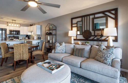 Osage Beach Condominio | Beachy Lakefront - Covered Patio - Putting Green - No Stairs/Easy Access - Kg Bd