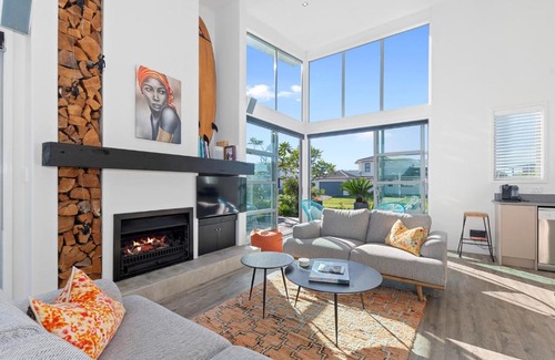 Ruakaka Casa | Beachy on Bream - Ruakākā Holiday Home