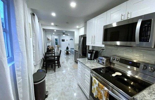 Disston Heights Cabaña | Beachy St. Pete Cottage Retreat!