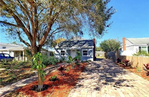 Disston Heights Cabaña | Beachy St. Pete Cottage Retreat!