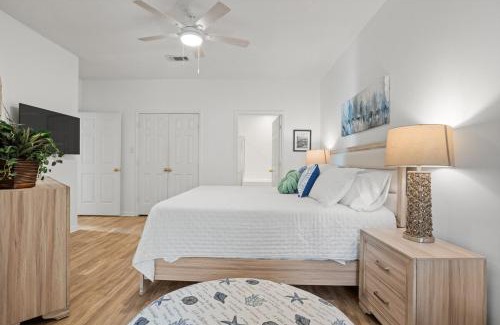 Gulfport Casa | Beachy Villa! Just Renovated, Pools, 2 Min to the Beach