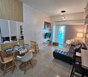 Legazpi Village Apartamento | Beacon Makati Skyline View
