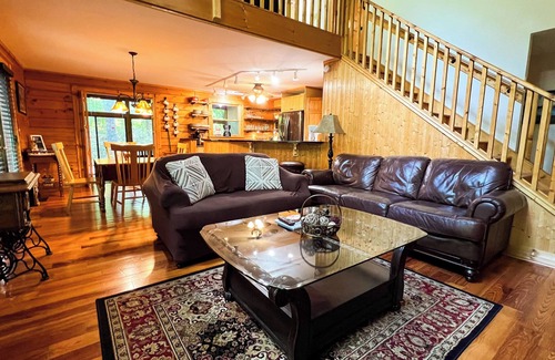Warm Springs Cabina | Beacon of Light -Minutes to Callaway Gardens. Pet-friendly!