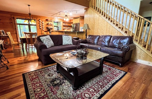 Warm Springs Cabina | Beacon of Light -Minutes to Callaway Gardens. Pet-friendly!