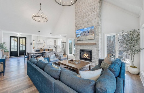High Point Casa | Beacon Pointe, New 7-Bed Lakefront Luxury w/ Covered Decks + Heated Salt Water Pool, Hot Tub, Dock!