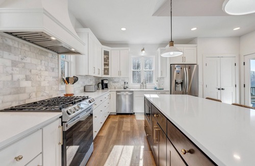 High Point Casa | Beacon Pointe, New 7-Bed Lakefront Luxury w/ Covered Decks + Heated Salt Water Pool, Hot Tub, Dock!