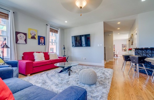 Downtown Memphis Casa | 3 cuadras Beale St- Enorme 4 habitaciones, 6 baños, garaje privado, terraza en la azotea, capacidad para 18 personas