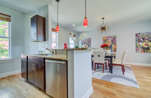 Downtown Memphis Casa | 3 cuadras Beale St- Enorme 4 habitaciones, 6 baños, garaje privado, terraza en la azotea, capacidad para 18 personas