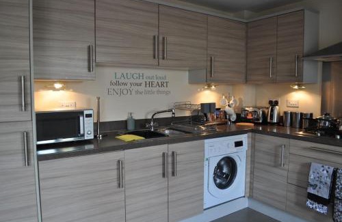 Swindon Casa | Beaney View House - Modern, Comfortable Spacious 4 Bedrooms Ensuites House with Free Wifi and Parkings