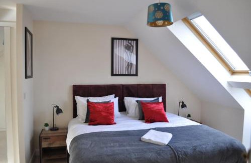 Swindon Casa | Beaney View House - Modern, Comfortable Spacious 4 Bedrooms Ensuites House with Free Wifi and Parkings