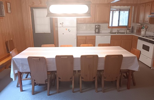 Cammal Casa | Bear Bottom Cabin. Your own getaway adventure! Sleeps 16 - 4 bedrooms