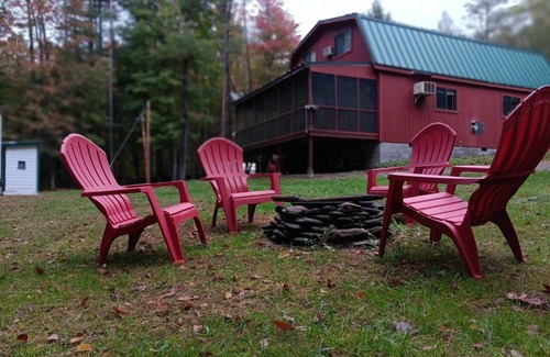 Cammal Casa | Bear Bottom Cabin. Your own getaway adventure! Sleeps 16 - 4 bedrooms