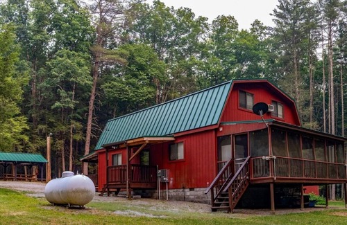 Cammal Casa | Bear Bottom Cabin. Your own getaway adventure! Sleeps 16 - 4 bedrooms