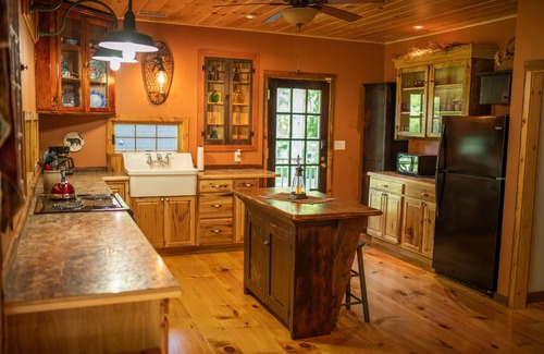 Farrandsville Cabina | Bear Bottom Lodge - Now with WiFi!!