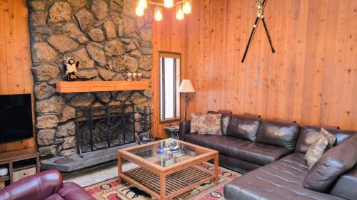 Sunriver Casa | Bear Cabin - 5min walk to village & 12 SHARC passes