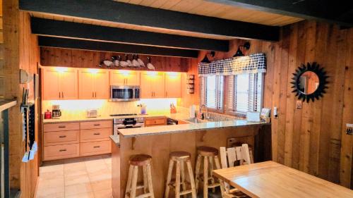 Sunriver Casa | Bear Cabin - 5min walk to village & 12 SHARC passes