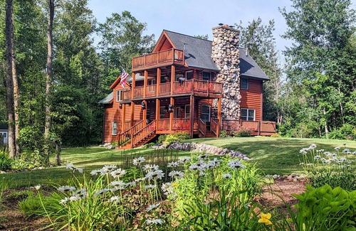 Alanson Casa | Bear Cabin - Waterfront - Huge Yard + Hot Tub - Peaceful Setting - EV Charger