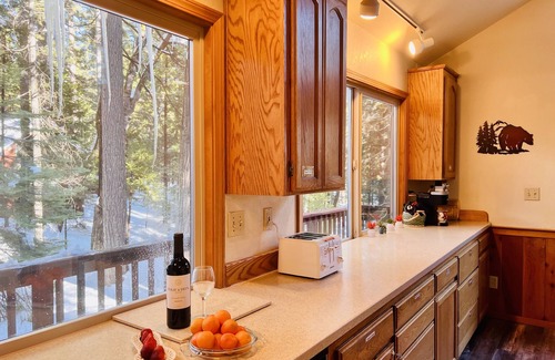 Arnold Chalet De Esquí | Bear Cabin w Views, AC Pool Table TT BBQ Hike Bike Swim
