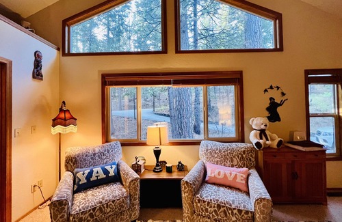 Arnold Chalet De Esquí | Bear Cabin w Views, AC Pool Table TT BBQ Hike Bike Swim