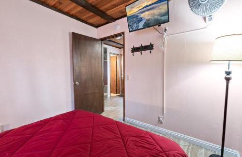Moonridge Casa | Bear Cave - Cute and cozy with a hot tub!