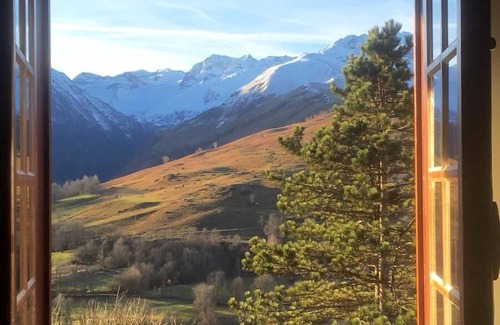Bagneres-de-Luchon Chalet De Esquí | Bear chalet en Poubeau a 8 minutos de peyragudes, a 10 minutos de luchon, vista a la montaña
