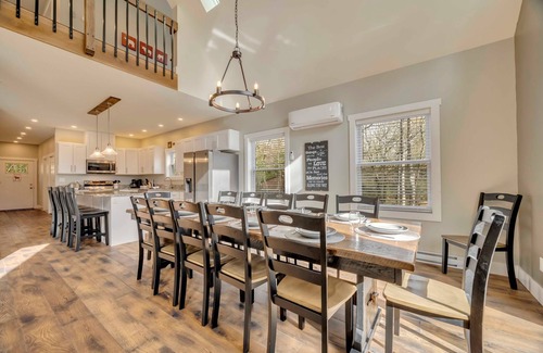 Jim Thorpe Casa | Bear Creek Bliss by AvantStay | Sleeps 16 + Game Room, Deck, Fire Pit!