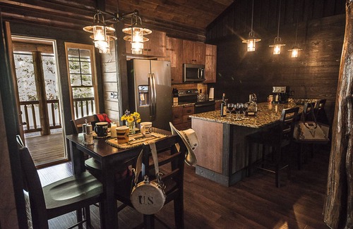 Jardine Cabina | Bear Creek Cabins - Cabina de 1040 pies cuadrados